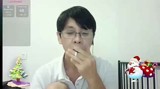 Snapshot of TGH521 chatting on 12-23-24, 03:12 TGH521 online show from 12-23-24, 03:12