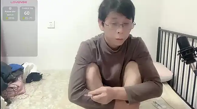 Snapshot of TGH521 chatting on 12-27-24, 01:32 TGH521 online show from 12-27-24, 01:32