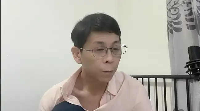 Snapshot of TGH521 chatting on 01-11-25, 01:43 TGH521 online show from 01-11-25, 01:43