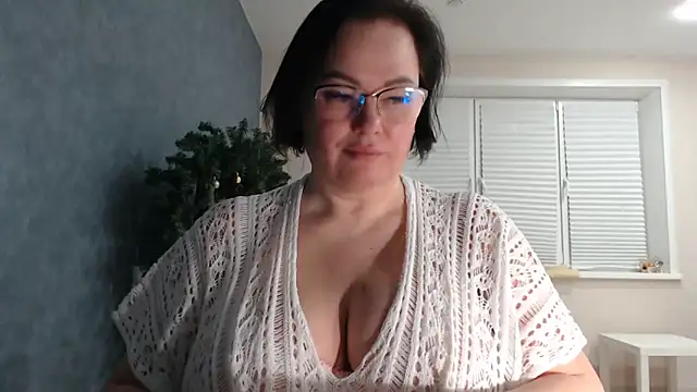 Nora Star online show from 11-21-25, 06:50