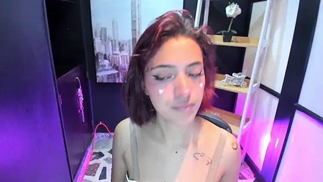 Snapshot of AlliceRosero chatting on 12-10-24, 04:45 AlliceRosero online show from 12-10-24, 04:45