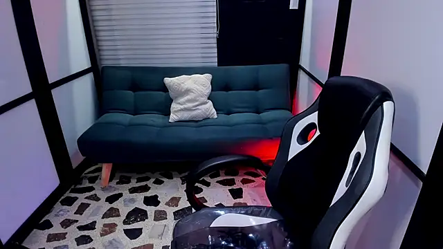 Snapshot of AlliceRosero chatting on 09-25-25, 04:05 AlliceRosero online show from 09-25-25, 04:05