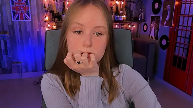 Snapshot of VivienLeeigh chatting on 12-24-24, 01:17 VivienLeeigh online show from 12-24-24, 01:17