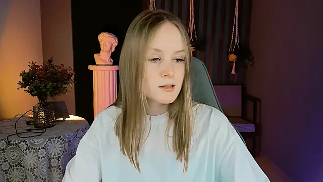 Snapshot of VivienLeeigh chatting on 12-25-24, 01:19 VivienLeeigh online show from 12-25-24, 01:19