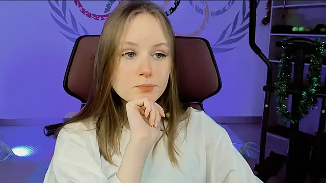 Snapshot of VivienLeeigh chatting on 12-31-24, 08:15 VivienLeeigh online show from 12-31-24, 08:15