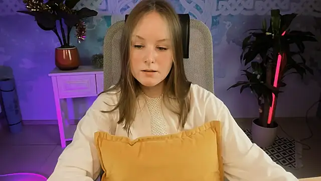 Snapshot of VivienLeeigh chatting on 01-08-25, 01:20 VivienLeeigh online show from 01-08-25, 01:20