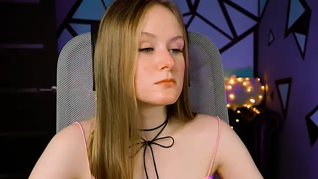 Snapshot of VivienLeeigh chatting on 01-19-25, 12:17 VivienLeeigh online show from 01-19-25, 12:17