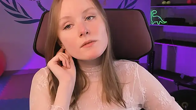 Snapshot of VivienLeeigh chatting on 02-06-25, 07:18 VivienLeeigh online show from 02-06-25, 07:18