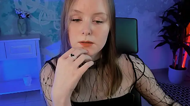 Snapshot of VivienLeeigh chatting on 02-11-25, 04:24 VivienLeeigh online show from 02-11-25, 04:24