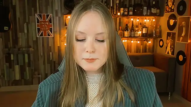 Snapshot of VivienLeeigh chatting on 02-20-25, 04:14 VivienLeeigh online show from 02-20-25, 04:14