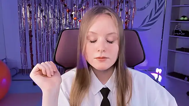 Snapshot of VivienLeeigh chatting on 03-07-25, 05:17 VivienLeeigh online show from 03-07-25, 05:17