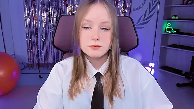 Snapshot of VivienLeeigh chatting on 03-09-25, 09:02 VivienLeeigh online show from 03-09-25, 09:02