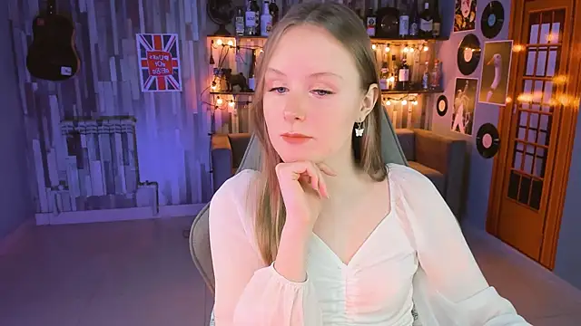 Snapshot of VivienLeeigh chatting on 03-18-25, 10:37 VivienLeeigh online show from 03-18-25, 10:37