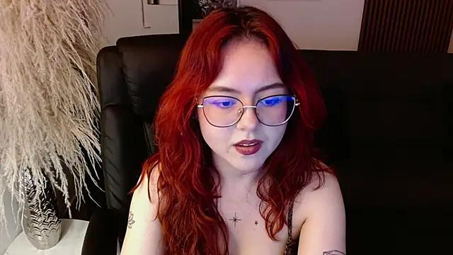 Snapshot of crimson_tati_ chatting on 12-06-24, 10:38 crimson tati  online show from 12-06-24, 10:38