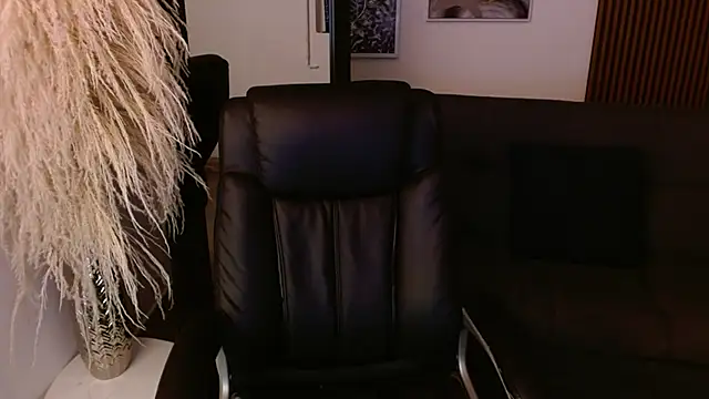 Snapshot of crimson_tati_ chatting on 12-10-24, 05:28 crimson tati  online show from 12-10-24, 05:28