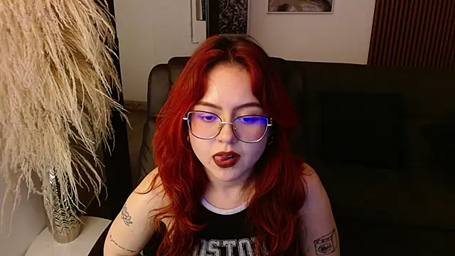Snapshot of crimson_tati_ chatting on 12-10-24, 08:51 crimson tati  online show from 12-10-24, 08:51