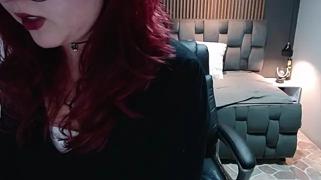 Snapshot of crimson_tati_ chatting on 12-11-24, 06:04 crimson tati  online show from 12-11-24, 06:04