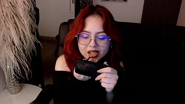 Snapshot of crimson_tati_ chatting on 12-12-24, 08:57 crimson tati  online show from 12-12-24, 08:57