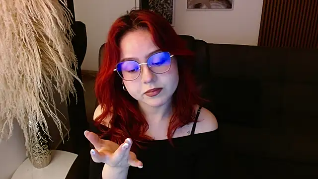 Snapshot of crimson_tati_ chatting on 12-13-24, 04:22 crimson tati  online show from 12-13-24, 04:22