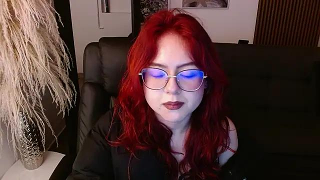 Snapshot of crimson_tati_ chatting on 12-19-24, 09:51 crimson tati  online show from 12-19-24, 09:51