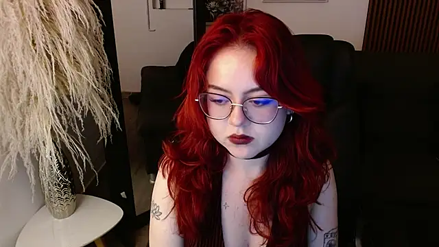 Snapshot of crimson_tati_ chatting on 12-24-24, 08:44 crimson tati  online show from 12-24-24, 08:44