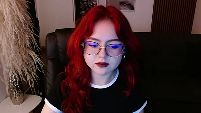 Snapshot of crimson_tati_ chatting on 12-28-24, 08:16 crimson tati  online show from 12-28-24, 08:16
