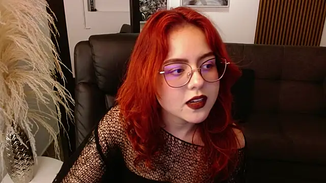 Snapshot of crimson_tati_ chatting on 01-09-25, 06:06 crimson tati  online show from 01-09-25, 06:06