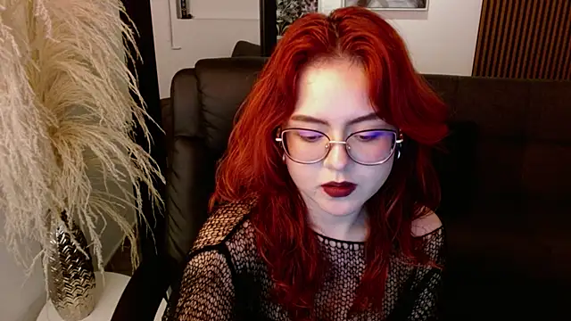 Snapshot of crimson_tati_ chatting on 01-09-25, 09:27 crimson tati  online show from 01-09-25, 09:27