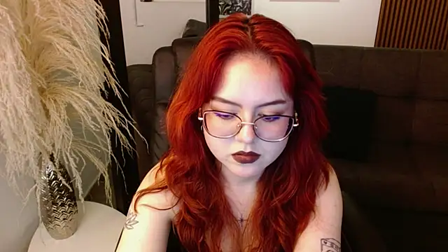 Snapshot of crimson_tati_ chatting on 01-10-25, 07:46 crimson tati  online show from 01-10-25, 07:46