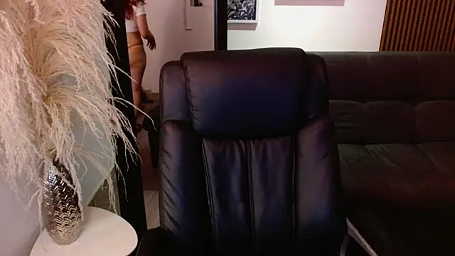 Snapshot of crimson_tati_ chatting on 01-11-25, 09:36 crimson tati  online show from 01-11-25, 09:36