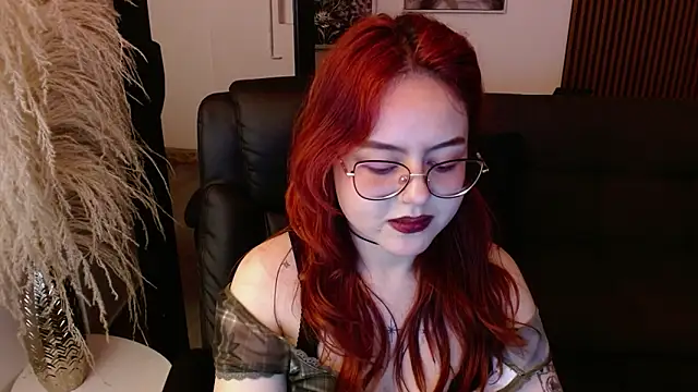 Snapshot of crimson_tati_ chatting on 01-22-25, 10:07 crimson tati  online show from 01-22-25, 10:07