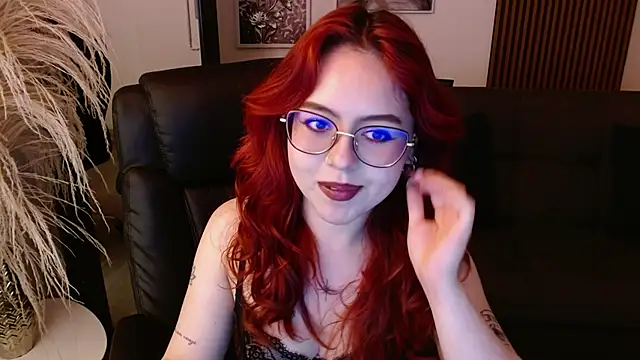 Snapshot of crimson_tati_ chatting on 02-05-25, 03:23 crimson tati  online show from 02-05-25, 03:23