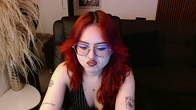 Snapshot of crimson_tati_ chatting on 02-06-25, 04:21 crimson tati  online show from 02-06-25, 04:21