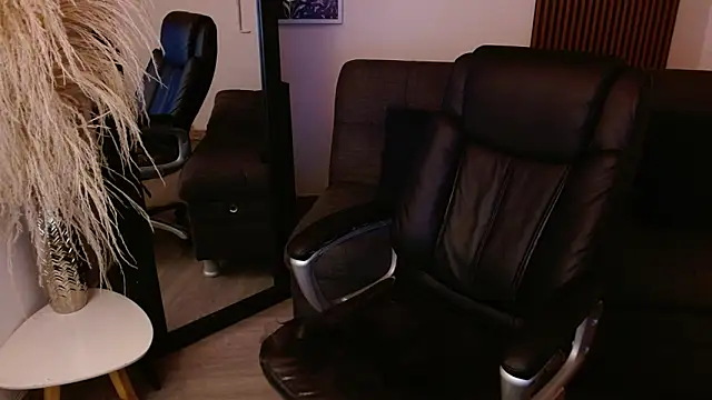 Snapshot of crimson_tati_ chatting on 02-07-25, 06:35 crimson tati  online show from 02-07-25, 06:35