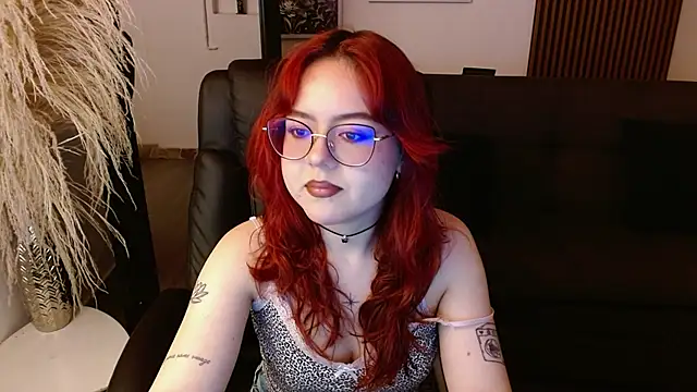 Snapshot of crimson_tati_ chatting on 02-08-25, 05:08 crimson tati  online show from 02-08-25, 05:08