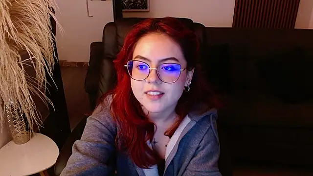 Snapshot of crimson_tati_ chatting on 02-11-25, 08:37 crimson tati  online show from 02-11-25, 08:37