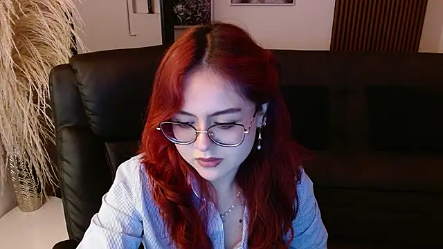 Snapshot of crimson_tati_ chatting on 02-12-25, 07:34 crimson tati  online show from 02-12-25, 07:34