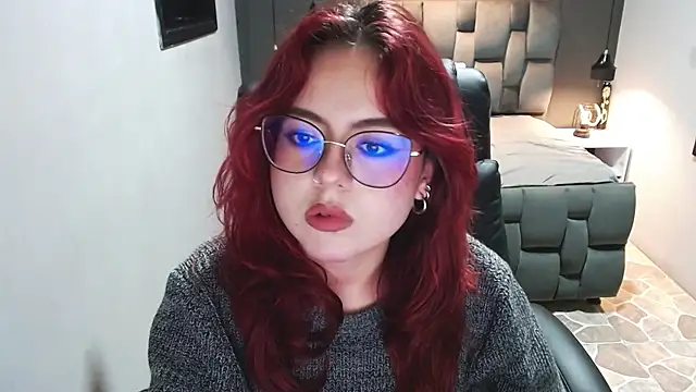 Snapshot of crimson_tati_ chatting on 02-13-25, 07:35 crimson tati  online show from 02-13-25, 07:35