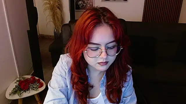 Snapshot of crimson_tati_ chatting on 02-15-25, 06:02 crimson tati  online show from 02-15-25, 06:02