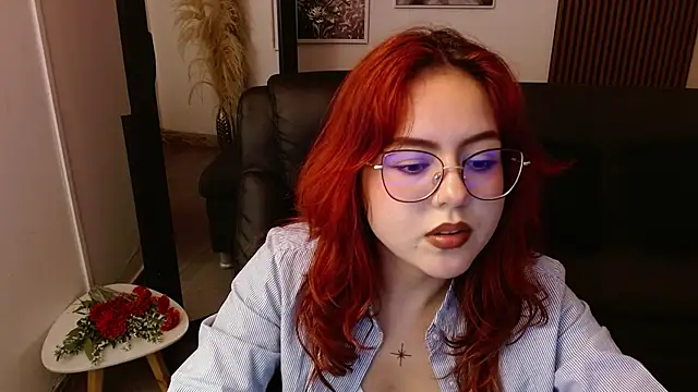 Snapshot of crimson_tati_ chatting on 02-15-25, 09:16 crimson tati  online show from 02-15-25, 09:16