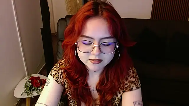 Snapshot of crimson_tati_ chatting on 02-16-25, 08:21 crimson tati  online show from 02-16-25, 08:21