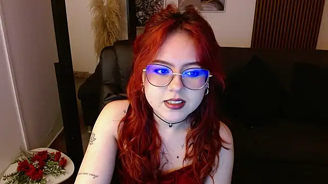 Snapshot of crimson_tati_ chatting on 02-19-25, 05:05 crimson tati  online show from 02-19-25, 05:05