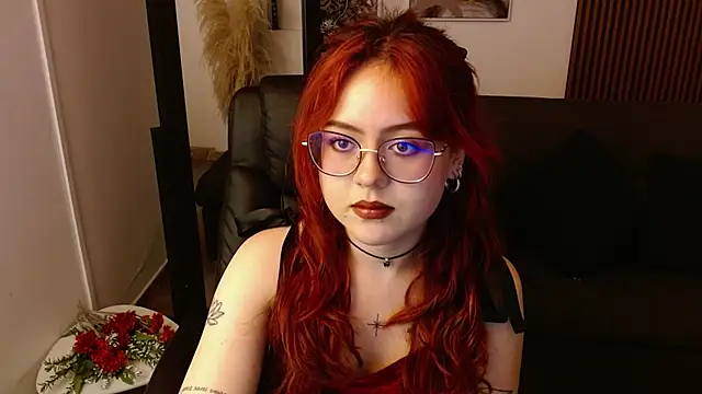 Snapshot of crimson_tati_ chatting on 02-19-25, 08:12 crimson tati  online show from 02-19-25, 08:12