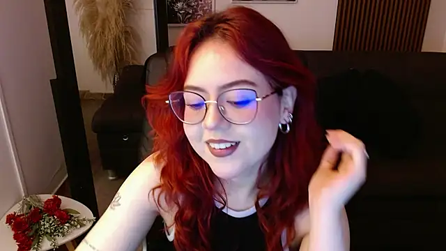 Snapshot of crimson_tati_ chatting on 02-21-25, 05:24 crimson tati  online show from 02-21-25, 05:24