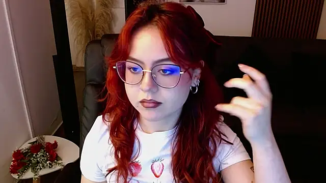 Snapshot of crimson_tati_ chatting on 02-22-25, 12:08 crimson tati  online show from 02-22-25, 12:08