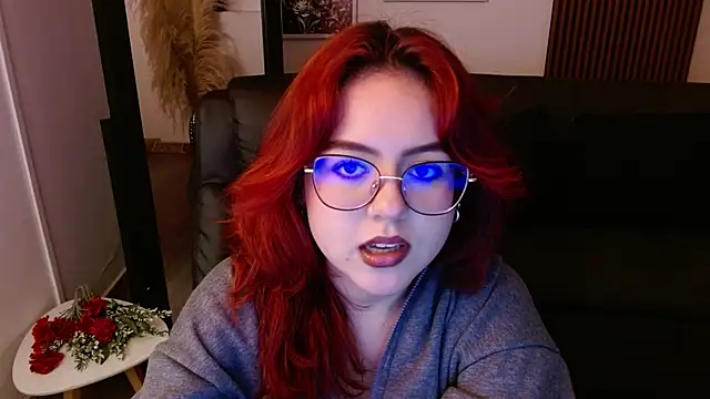 Snapshot of crimson_tati_ chatting on 02-25-25, 06:25 crimson tati  online show from 02-25-25, 06:25