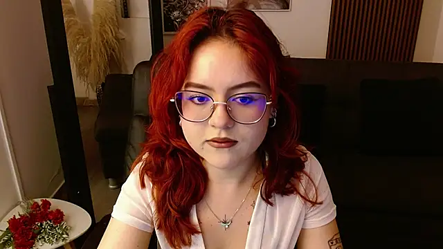 Snapshot of crimson_tati_ chatting on 02-27-25, 03:25 crimson tati  online show from 02-27-25, 03:25