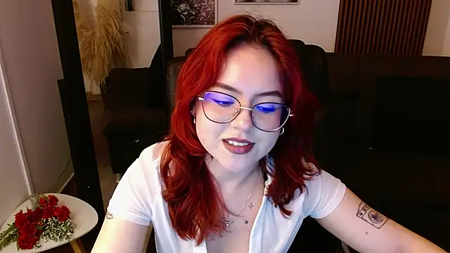 Snapshot of crimson_tati_ chatting on 02-27-25, 06:29 crimson tati  online show from 02-27-25, 06:29