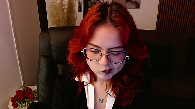 Snapshot of crimson_tati_ chatting on 03-04-25, 05:00 crimson tati  online show from 03-04-25, 05:00