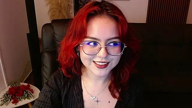 Snapshot of crimson_tati_ chatting on 03-06-25, 06:52 crimson tati  online show from 03-06-25, 06:52